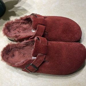 Birkenstock Genuine Shearing Limed Clog Size 39 / 8 Burgundy color